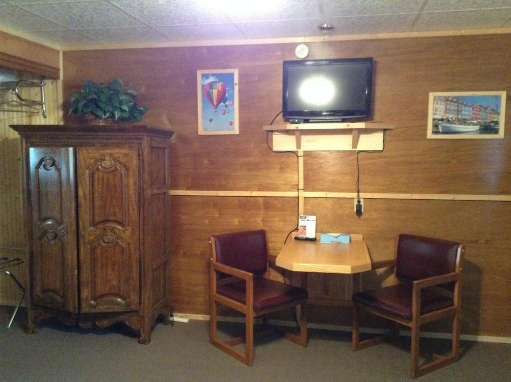 Vindel Motel - Mackinaw City Zewnętrze zdjęcie